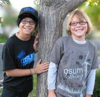 Kids wearing Osum shirts